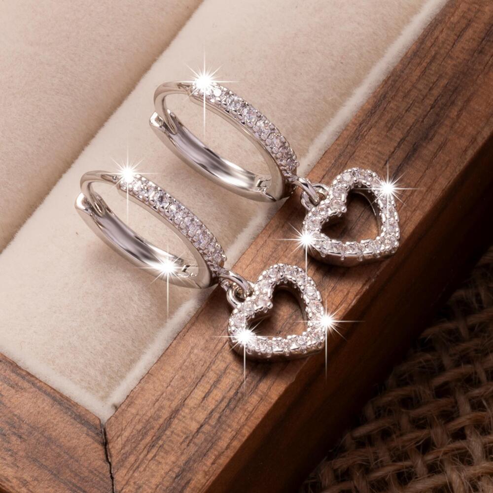 Hollow arc earrings in a soft U silhouette.